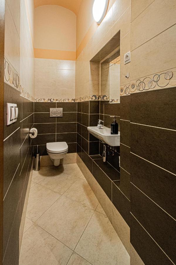 Modern And Spacious Apartments In City Center Praga Exterior foto