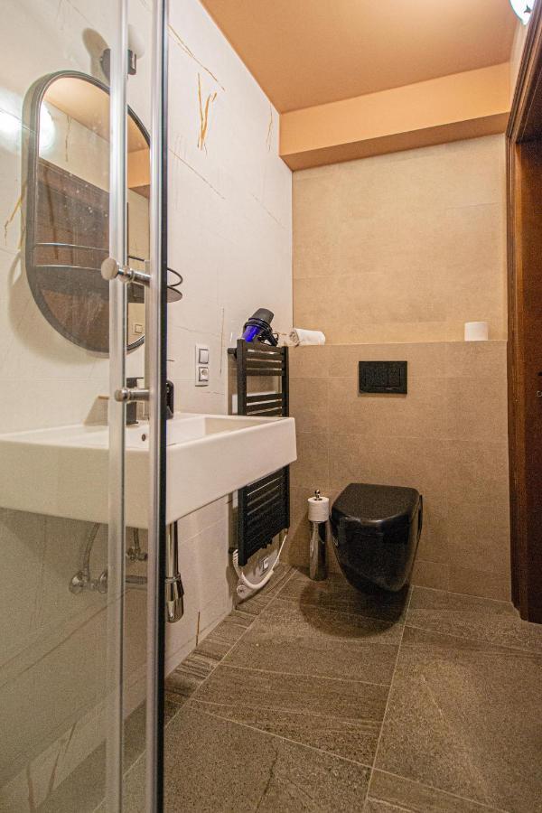 Modern And Spacious Apartments In City Center Praga Exterior foto