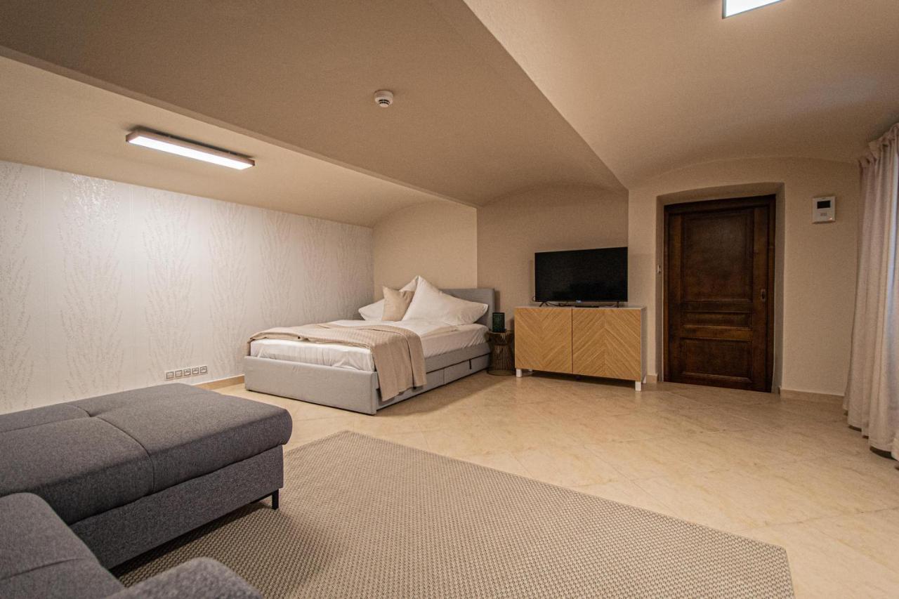 Modern And Spacious Apartments In City Center Praga Exterior foto