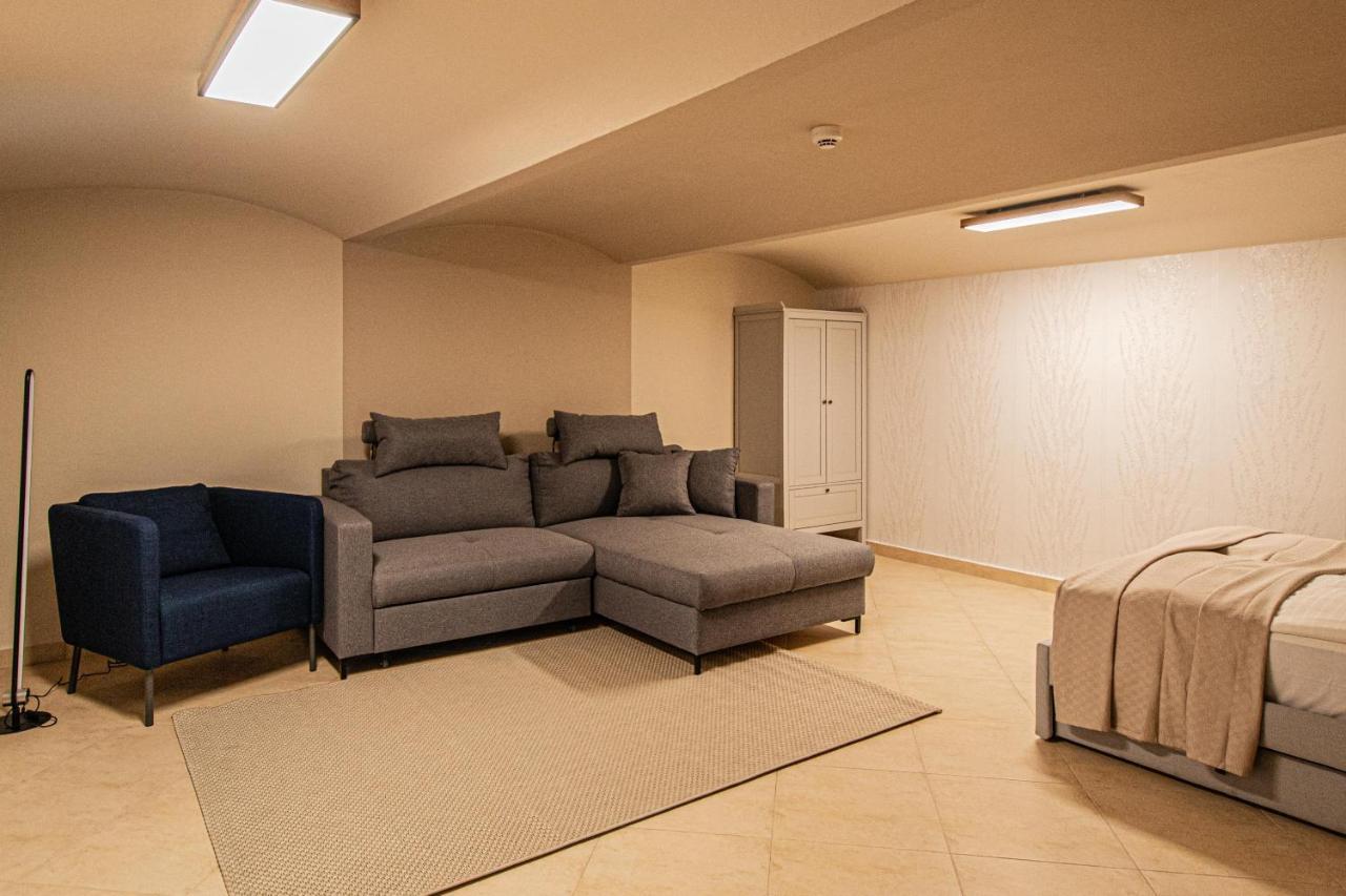 Modern And Spacious Apartments In City Center Praga Exterior foto
