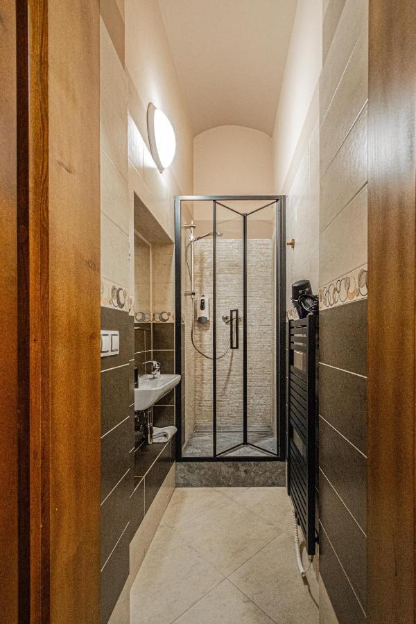 Modern And Spacious Apartments In City Center Praga Exterior foto