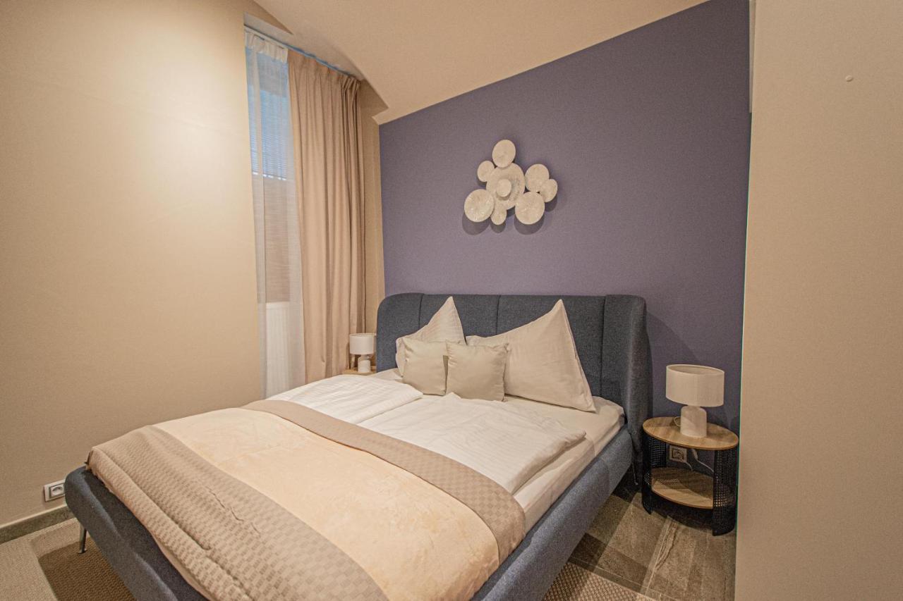 Modern And Spacious Apartments In City Center Praga Exterior foto